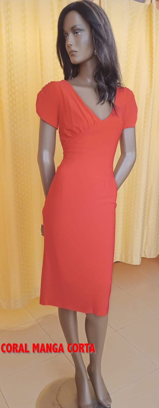 VESTIDO CORTO CON MANGAS CORTAS (GRAN OPORTUNIDAD)